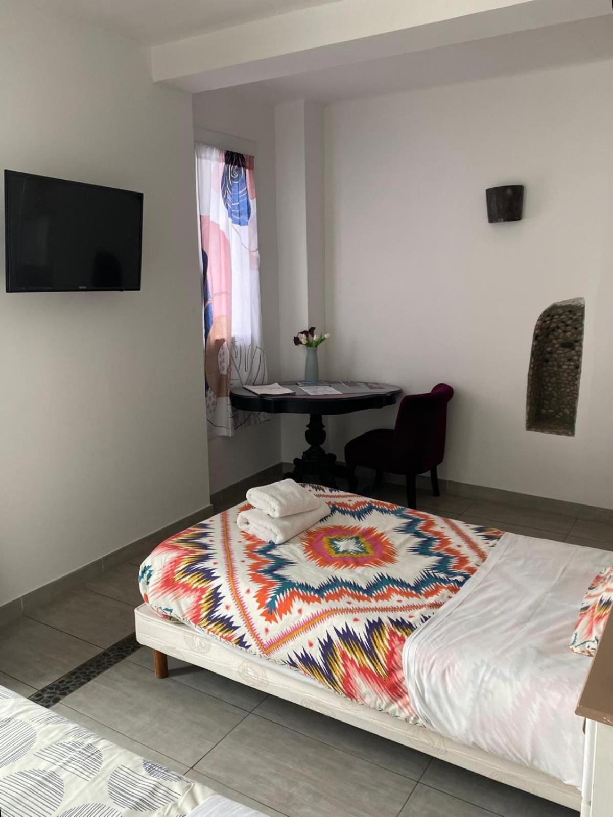Auberge Les Galets Peyruis Esterno foto